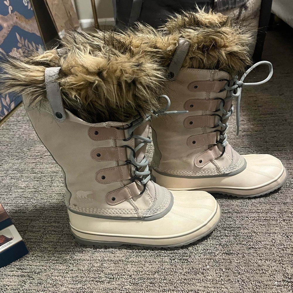 Sorel Joan of Arctic Boot Suede Cream and Gray Winter Boots with Faux Fur - 8W